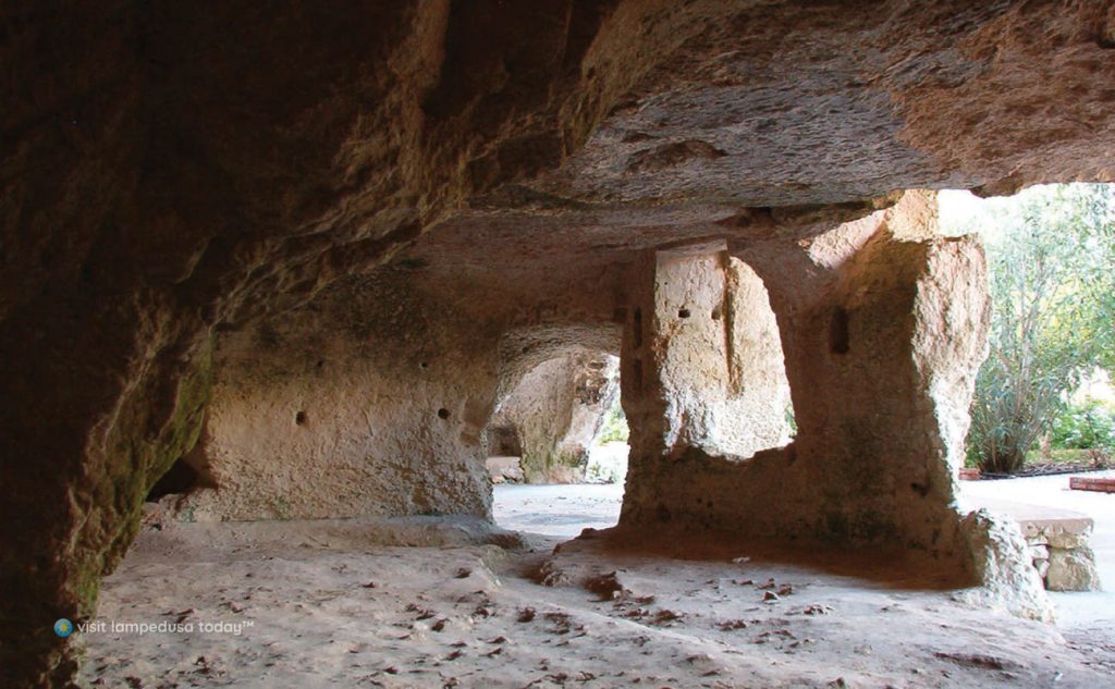 Le grotte di Cala Madonna a Lampedusa